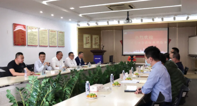 东莞市工信局与镇经发局领导莅临NG大舞台参观指导